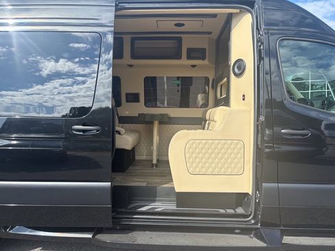 Used 2024 Mercedes-Benz Sprinter 3500 image 19