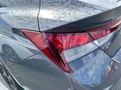 Used 2023 Hyundai Elantra SEL image 18