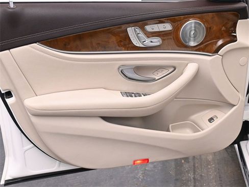 Used 2018 Mercedes-Benz E 300 4MATIC image 9
