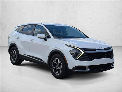 Used 2025 Kia Sportage LX FWD image 3