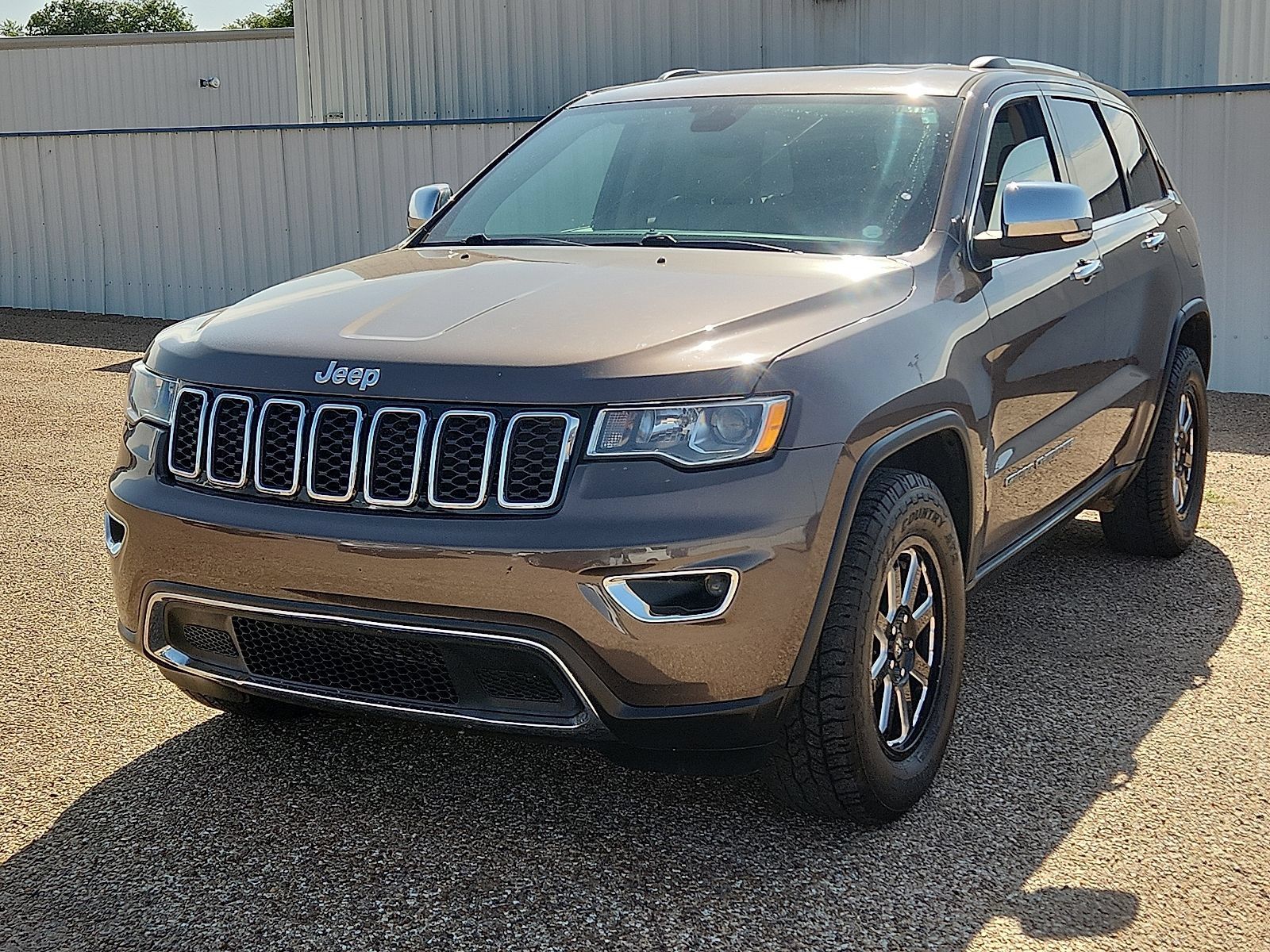 Used 2017 Jeep Grand Cherokee Limited AWD/4WD image 1