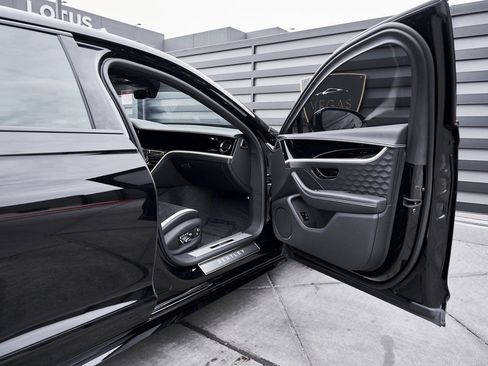Used 2025 Bentley Flying Spur Plug-In Hybrid image 24