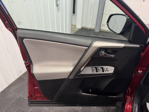 Used 2018 Toyota RAV4 XLE FWD image 7