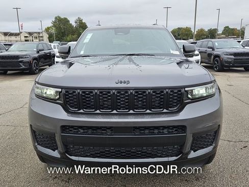 New 2025 Jeep Grand Cherokee L Altitude image 2