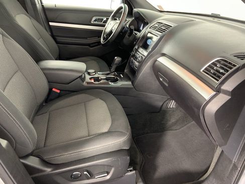 Used 2017 Ford Explorer XLT w/ Equipment Group 201A image 16