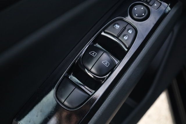 Used 2025 Nissan Altima 2.5 SR AWD/4WD image 13