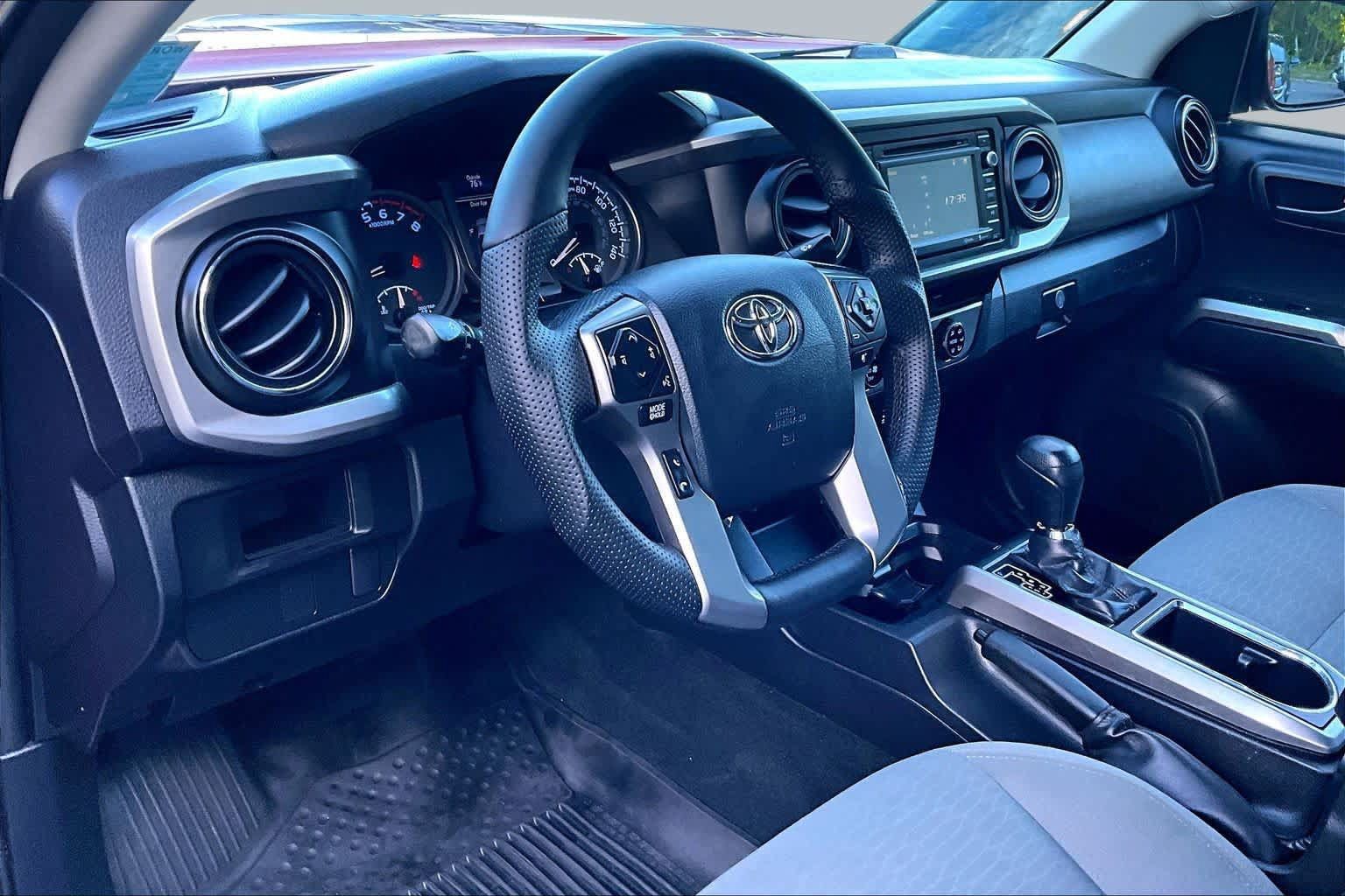 Certified 2016 Toyota Tacoma SR5 AWD/4WD image 16