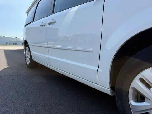 Used 2017 Dodge Grand Caravan SE FWD image 11