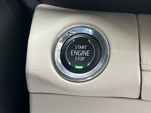 Used 2023 Buick Envision Avenir image 23