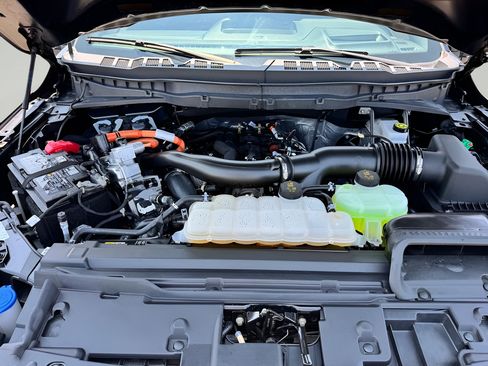 Used 2025 Ford F150 Platinum w/ Equipment Group 702A High AWD/4WD image 9