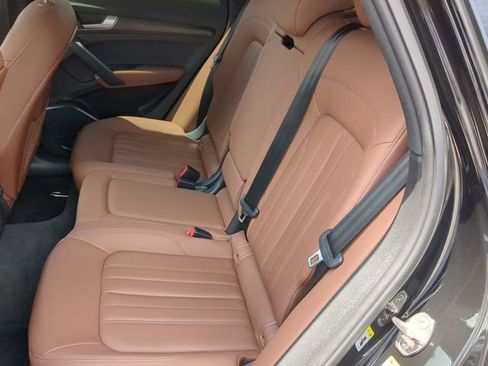 Used 2023 Audi Q5 2.0T Premium w/ Convenience Package AWD/4WD image 16