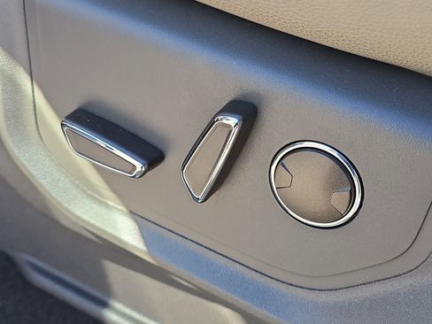 Used 2021 Ford Expedition Limited image 12