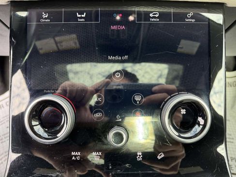 Used 2020 Land Rover Range Rover Velar R-Dynamic S image 16