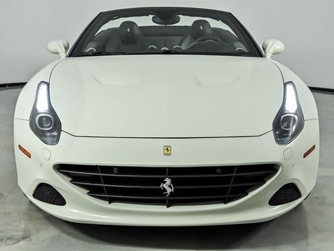 Used 2016 Ferrari California T RWD image 5