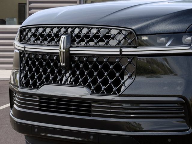 New 2027 Lincoln Navigator Reserve w/ Jet Appearance Package AWD/4WD image 17