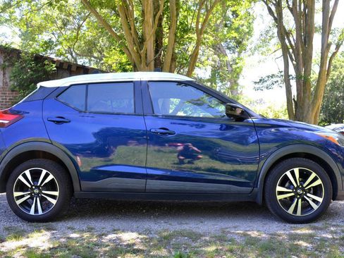 Used 2019 Nissan Kicks SV image 4