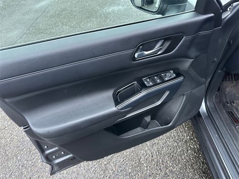 Used 2023 Nissan Pathfinder SL image 11