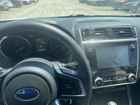 Used 2018 Subaru Legacy 2.5i Premium w/ Moonroof Package AWD/4WD image 18