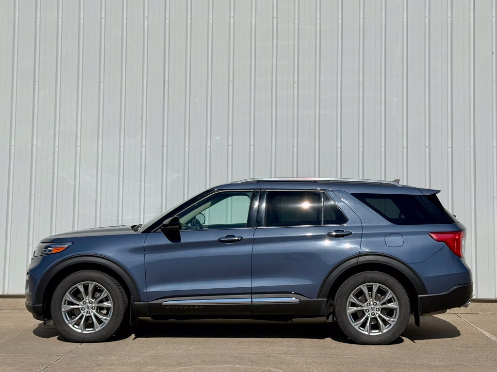 Used 2021 Ford Explorer Limited w/ Equipment Group 301A AWD/4WD image 3