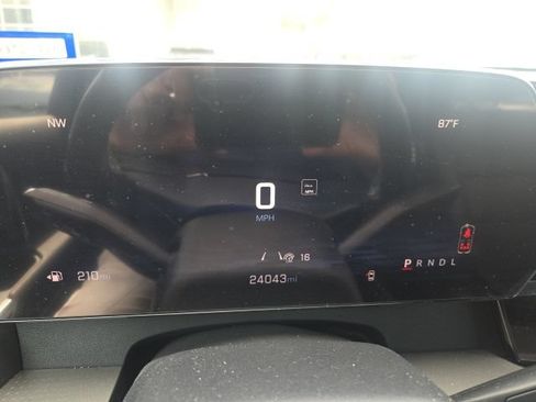 Used 2024 Chevrolet Traverse LT w/ Midnight/Sport Edition FWD image 9