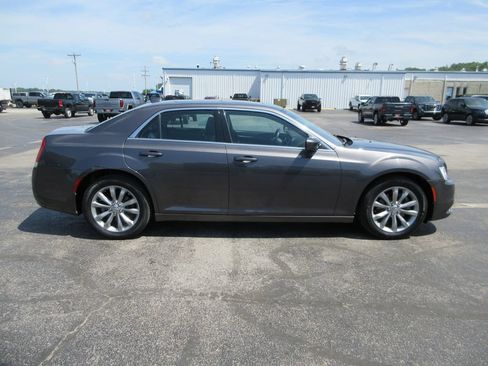 Used 2016 Chrysler 300 Limited AWD/4WD image 5