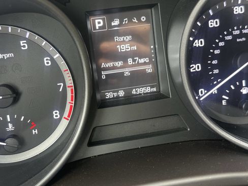 Used 2018 Hyundai Santa Fe Sport w/ 2.4L Value Package 02 FWD image 4