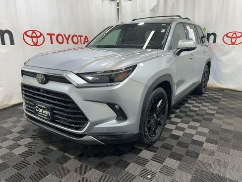 Used 2024 Toyota Grand Highlander AWD image 3