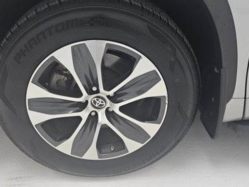 Used 2024 Toyota Highlander XLE image 8