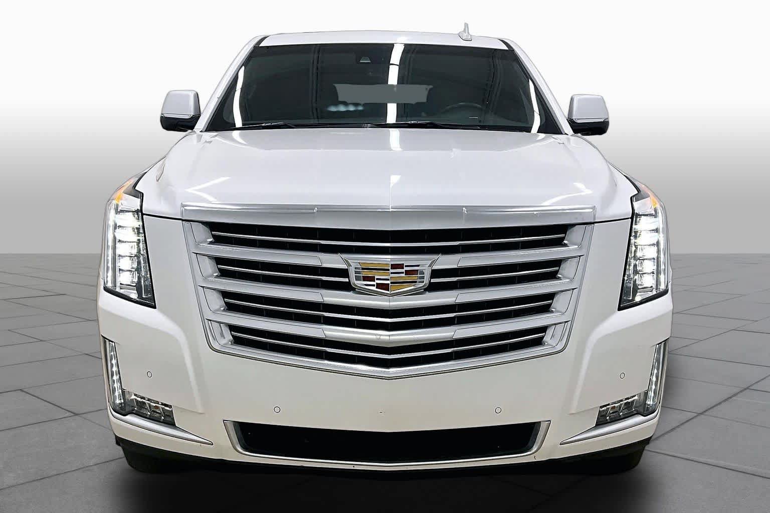 Used 2017 Cadillac Escalade ESV Platinum RWD image 4