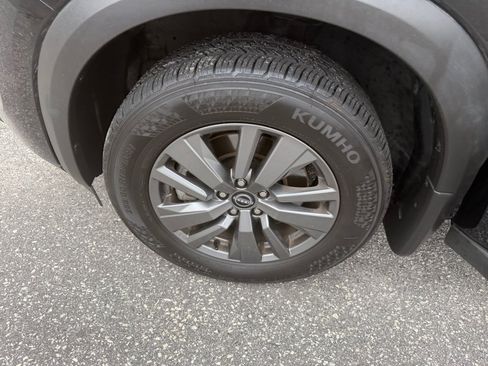 Certified 2025 Nissan Pathfinder SV FWD image 27
