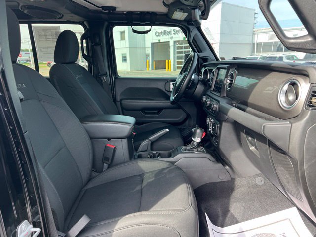 Used 2020 Jeep Wrangler Unlimited Sahara w/ Dual Top Group AWD/4WD image 13