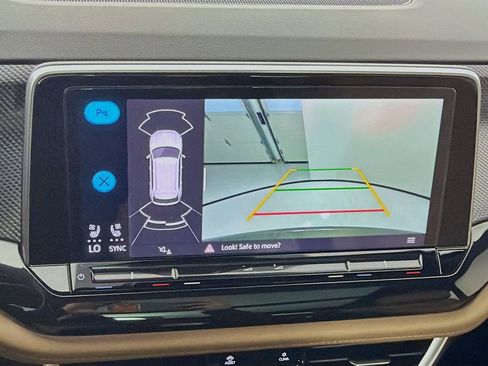 Used 2025 Volkswagen Atlas Cross Sport SEL R-Line image 15