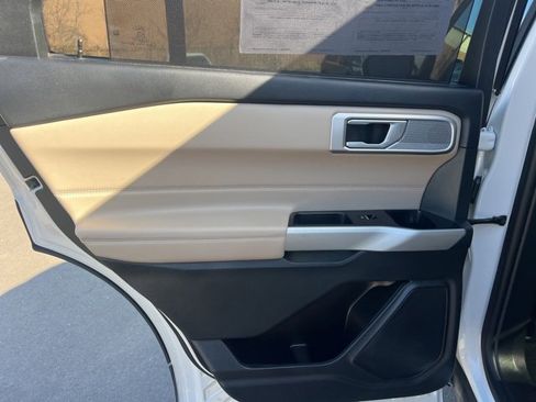 Used 2024 Ford Explorer Limited image 16