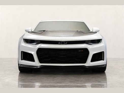 Used 2022 Chevrolet Camaro ZL1 RWD image 8