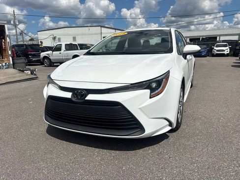 Used 2025 Toyota Corolla LE FWD image 7