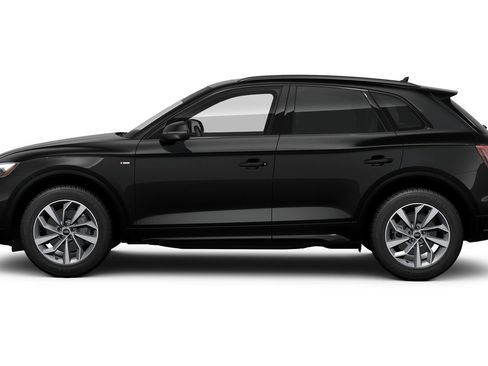 Certified 2024 Audi Q5 2.0T Premium w/ Summer of Audi Package AWD/4WD image 8