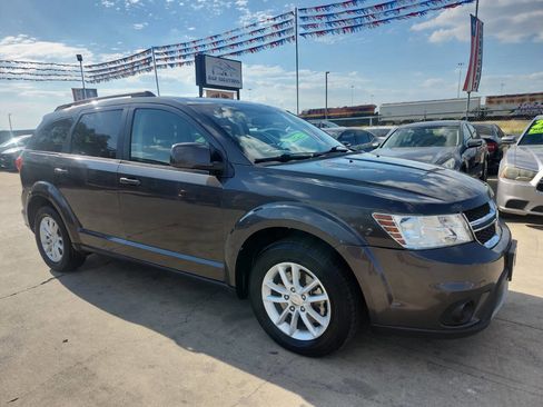 Used 2015 Dodge Journey SXT w/ Flexible Seating Group image 1