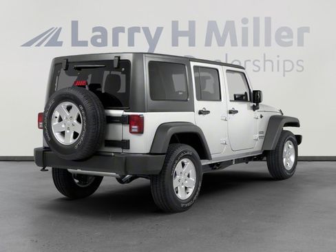 Used 2010 Jeep Wrangler Unlimited Sahara w/ Trailer Tow Group AWD/4WD image 2