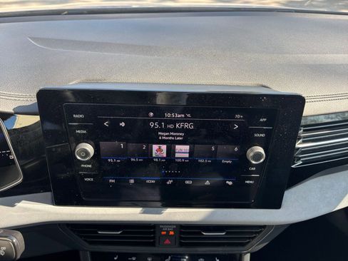 Used 2025 Volkswagen Jetta SE image 21