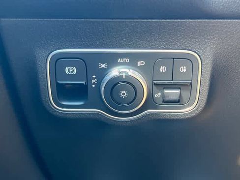 Used 2026 Mercedes-Benz GLB 250 image 28