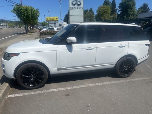 Used 2015 Land Rover Range Rover Supercharged AWD/4WD image 2
