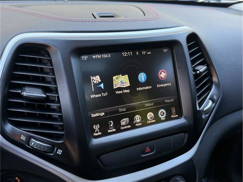 Used 2015 Jeep Cherokee Trailhawk w/ Comfort/Convenience Group AWD/4WD image 14