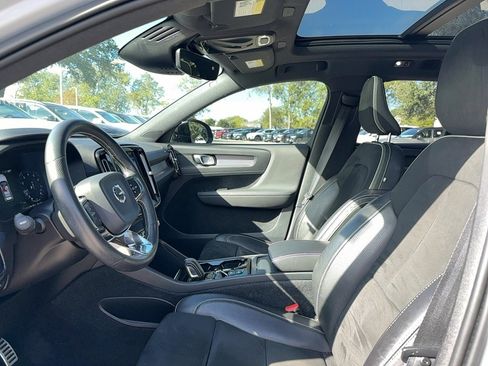 Used 2021 Volvo XC40 T5 R-Design w/ Protection Package Premier image 11