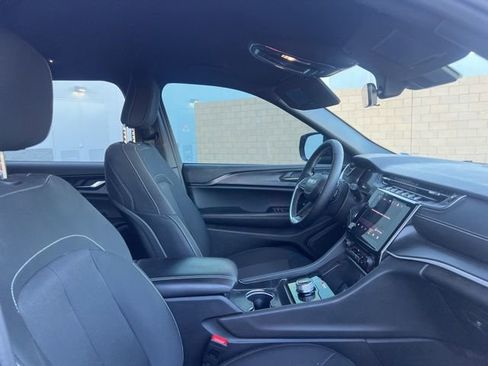 Used 2025 Jeep Grand Cherokee L Laredo image 20