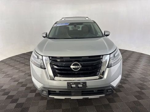 Used 2022 Nissan Pathfinder Platinum w/ Cargo Package AWD/4WD image 2