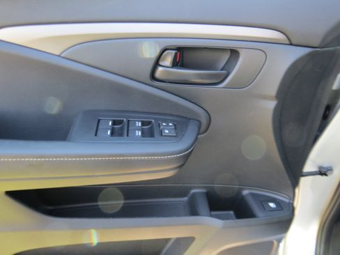 Used 2025 Honda Ridgeline Sport image 17