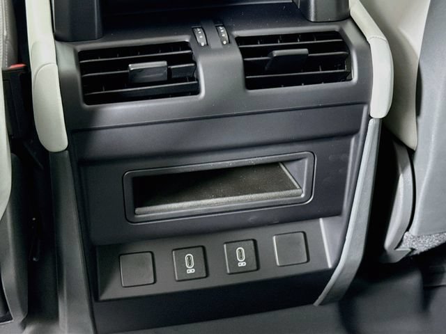 New 2026 Land Rover Defender 110 X-Dynamic SE AWD/4WD image 27