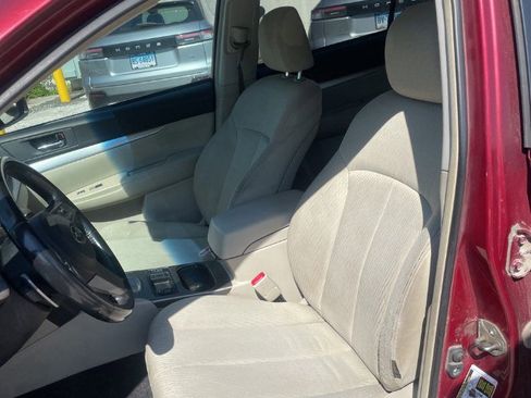 Used 2011 Subaru Outback 2.5i Premium AWD/4WD image 2
