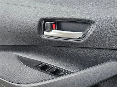 Used 2021 Toyota Corolla LE FWD image 6