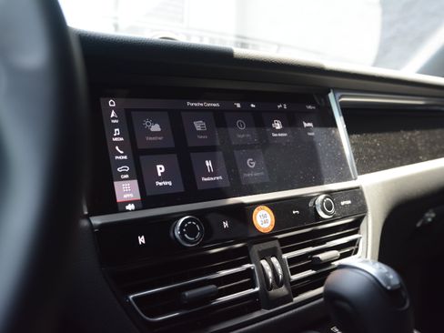 Certified 2026 Porsche Macan AWD/4WD image 23
